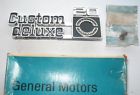 357256 1975-1980 Truck Nameplate Fender Custom Series Deluxe Chevrolet 20 Nos