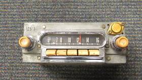 14md Ford 1961 Falcon Original/used Motorola In-dash Am Push Button Radio