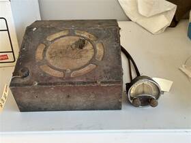 Ft36 Ford 543s Used 1935-1936 Open Car Radio With Built-in Speaker And Late Control Head