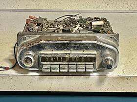 N6c95t Ford 1959 Canada Am Push Button Town And Country Radio Untested. Rare