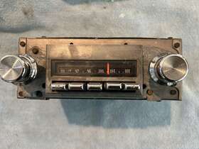 22gfm2 General Motors 1969-72 Pontiac Grand Prix Sj Am/fm Stereo Red Dot Radio W Knobs Works Great