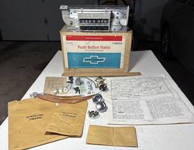 986869 General Motors Nos Gm 67 Chevrolet 1967 Chevy Ii Nova Push Button Am Radio Delco Model #986869