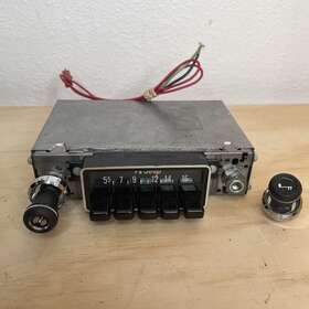 5jc1602 Jeep For Parts Or Repair - Vintage Push Button Radio Dash Mounted