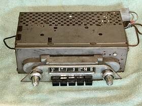 Motorola 2at-1 Mopar Am Car Radio 1962 Valiant - Works Transistor With Dash Bezel