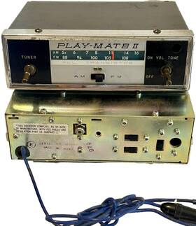 Afp-66-m Play - Mate Vtg Play-mate Ii Model Am/fm Car Radio Portable Battery Op With Dash Box
