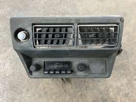 Soa171000 Subaru Dl Gl Brat 1977-1980 Oem Am/fm Radio Factory Powers Up With Console Vents