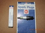 Genuine Gm Oem Nos Spark Plugs R44TSX Pack Of 8 New 5613935. Fixed Price $20.00.