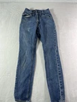 Vintage Levis 26502 0212 Women's Jeans 24X31 Medium Wash Denim. Fixed Price $39.99.