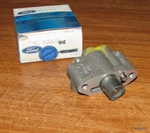 New Ford D3AZ-7C063B Governor, Oem (J2096 DS611 B3). Fixed Price $49.99.
